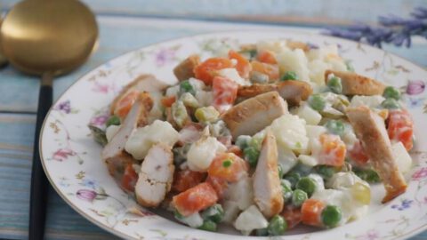 סלט עוף קר עם מיונז