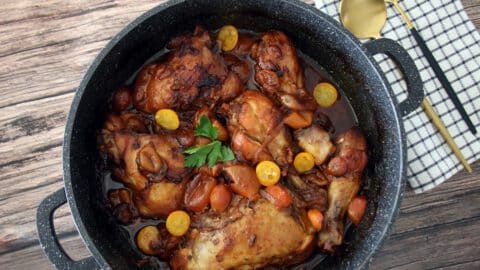 עוף מבושל עם תפוזים סיניים