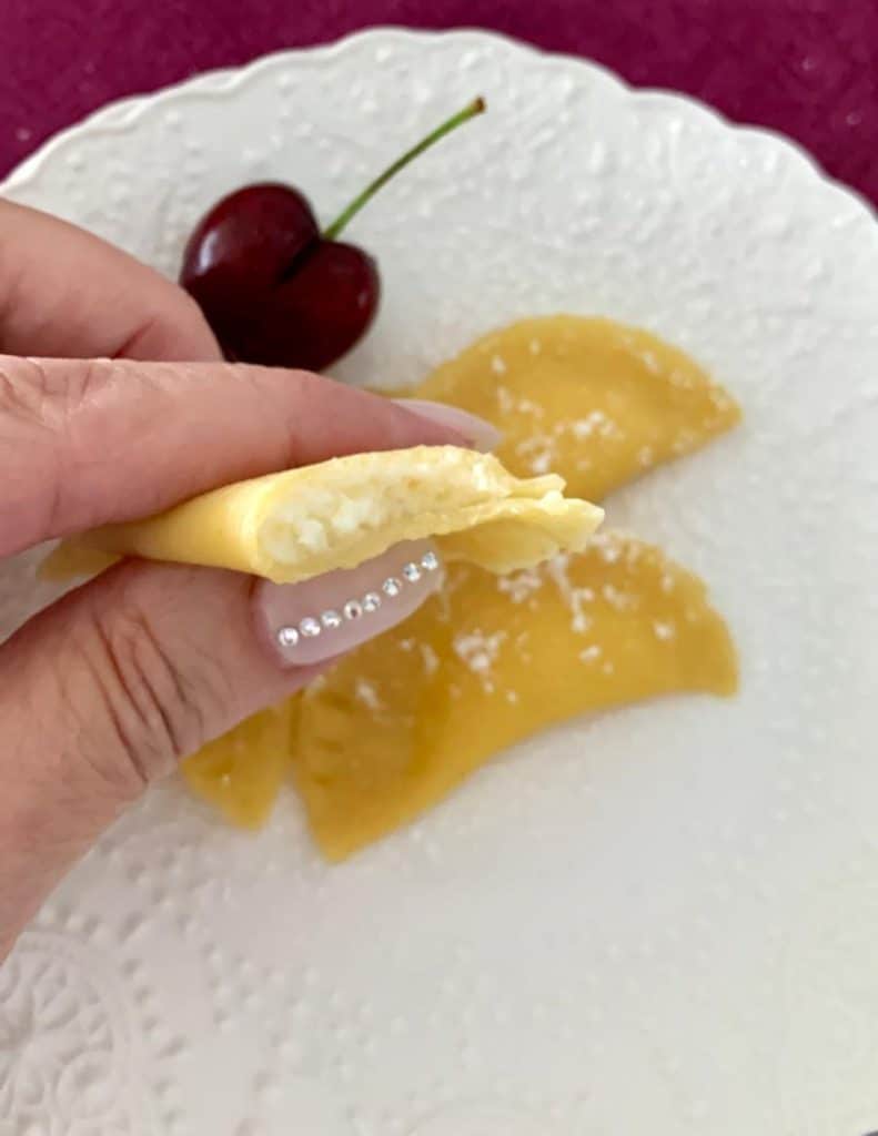 כיסונים גבינה מתוקה בעשר דקות