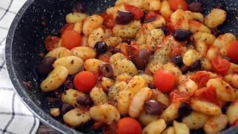 ניוקי עם עגבניות וזיתים ניוקי אליולי