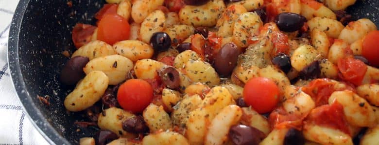 ניוקי עם עגבניות וזיתים ניוקי אליולי