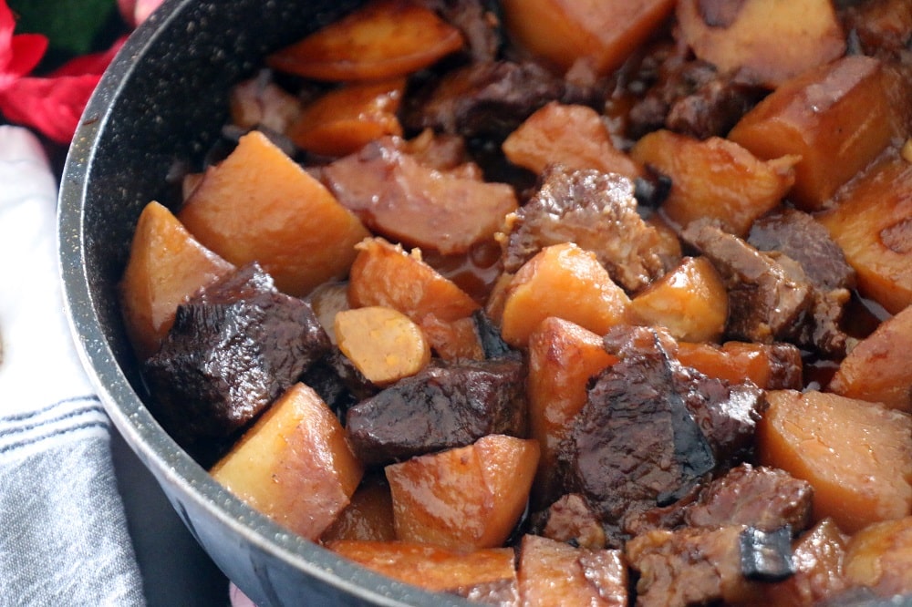 קוביות בשר בקר עם תפוחי אדמה