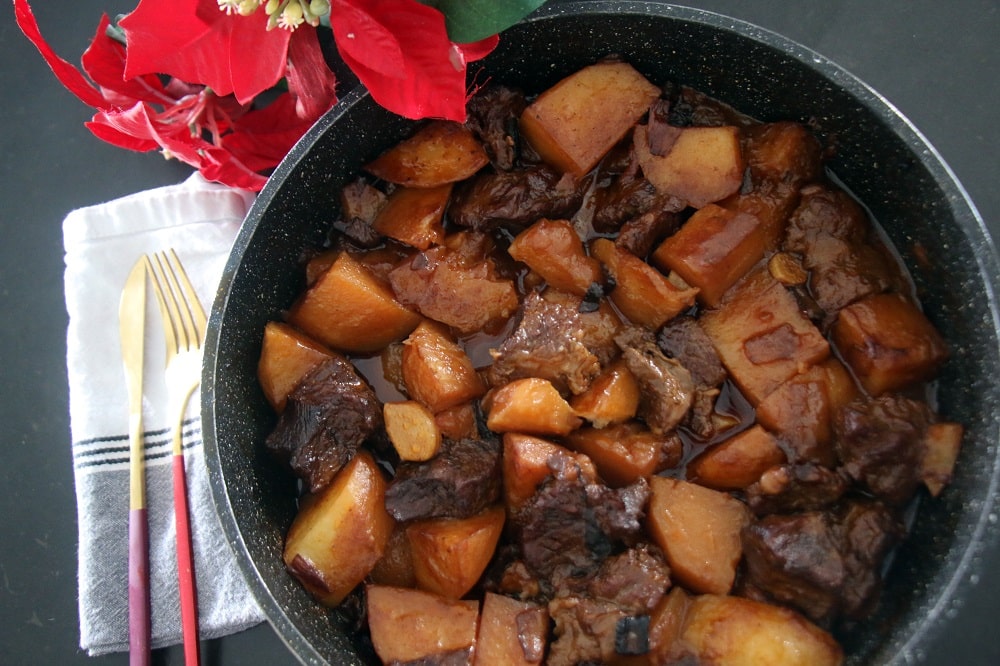 קוביות בשר בקר עם תפוחי אדמה
