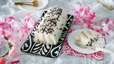 עוגת זברה עם ביסקוויטים עומדים