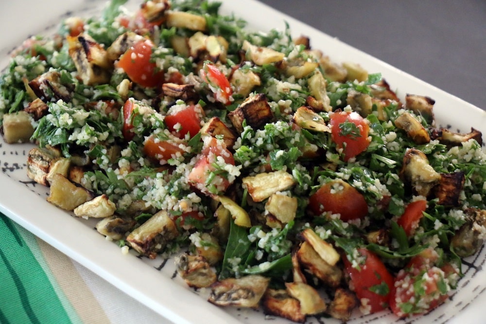 סלט טאבולה עם חצילים