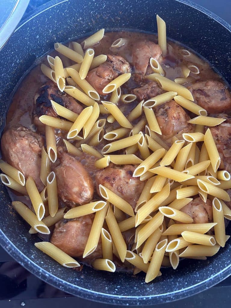 צלי עוף ופסטה בסיר אחד