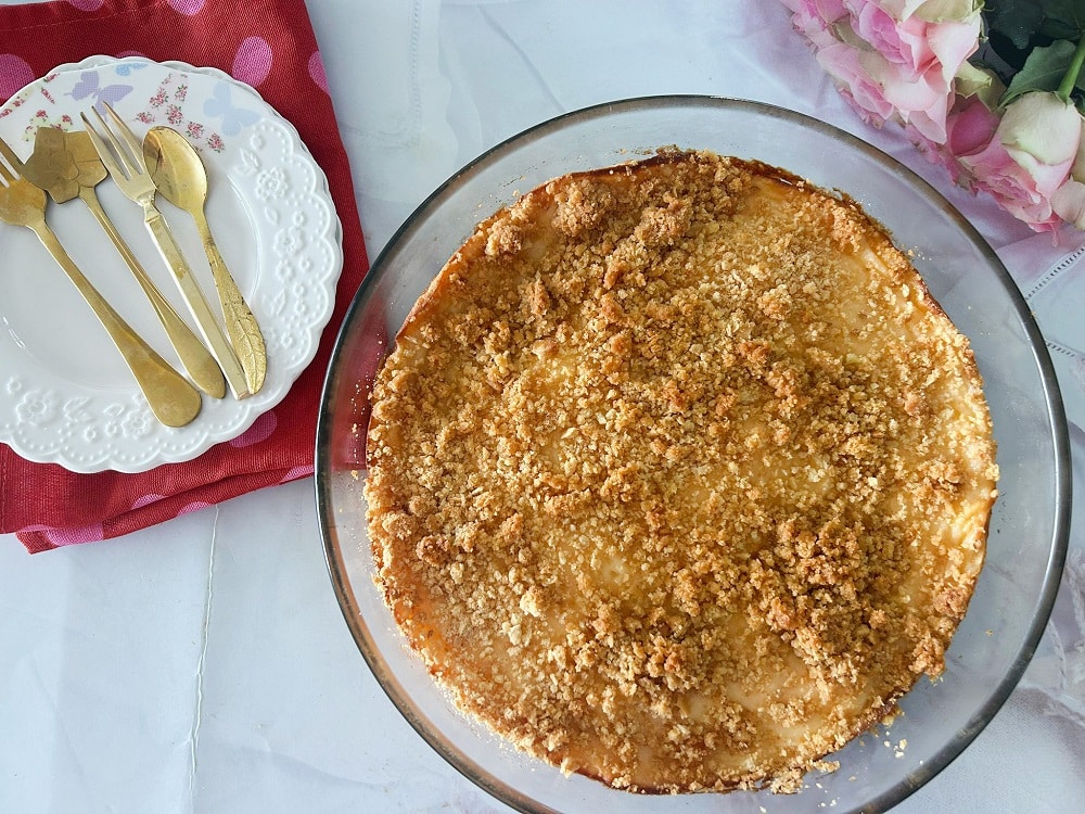 עוגת שמנת חמוצה עם פירורים