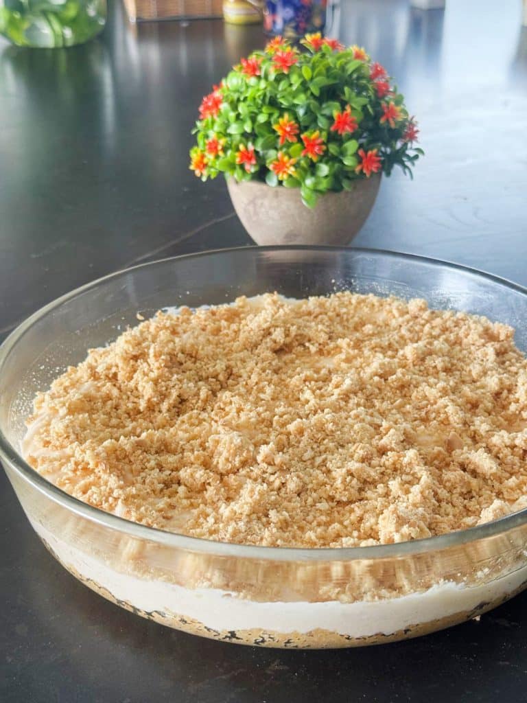 עוגת שמנת חמוצה עם פירורים