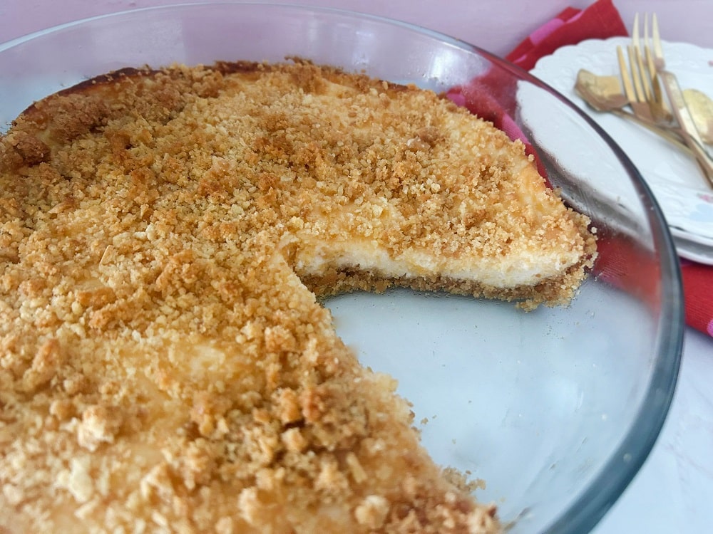 עוגת שמנת חמוצה עם פירורים