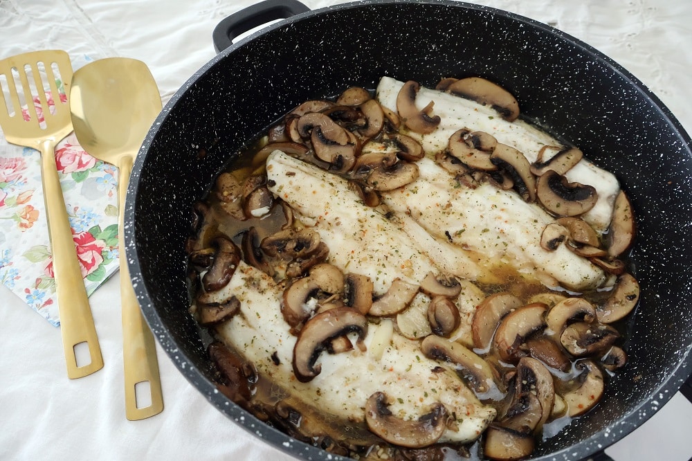 דג לברק עם פטריות בעשרים דקות