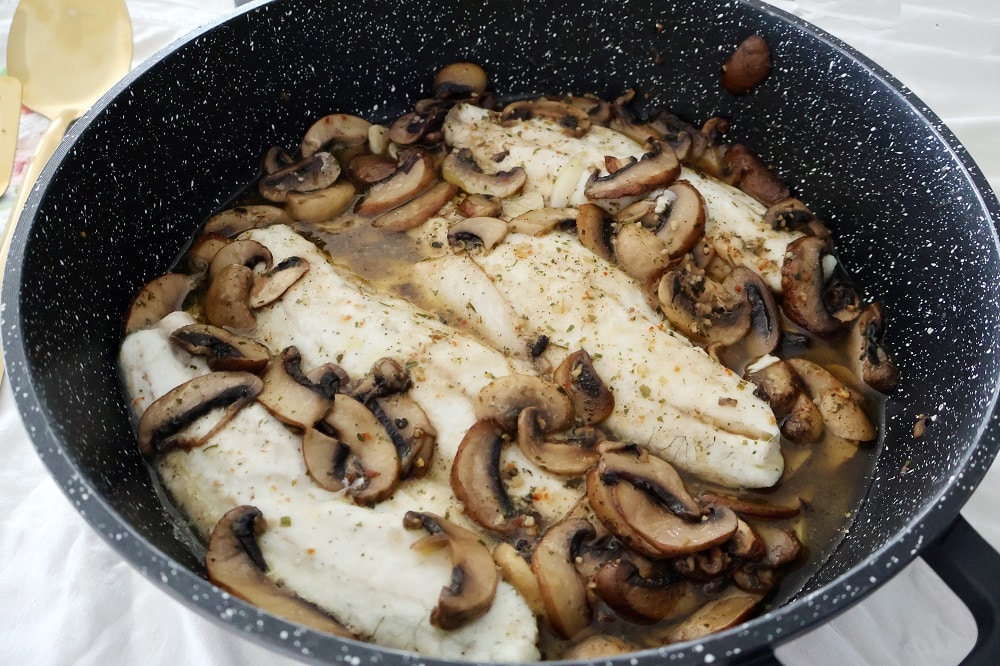 דג לברק עם פטריות בעשרים דקות