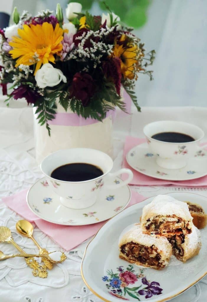 עוגיות מגולגלות תמרים ואגוזים