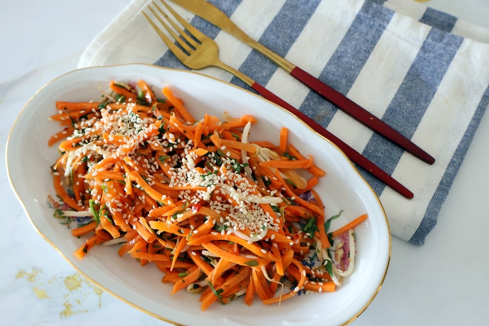 סלט גזר עם נבטים חריף אסייתי