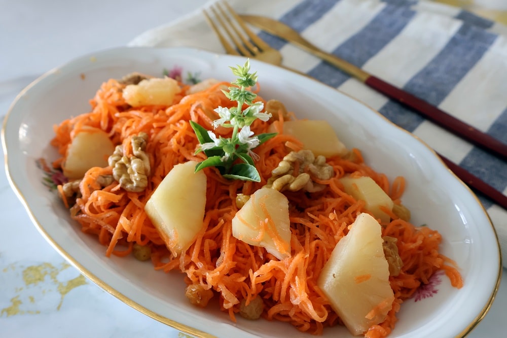 סלט גזר עם אננס ואגוזים