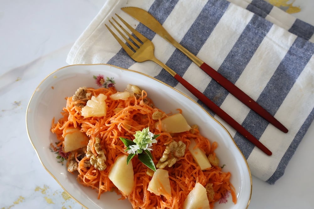 סלט גזר עם אננס ואגוזים