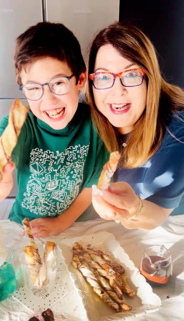 מקלות שוקולד מגולגלים משני מצרכים בלבד