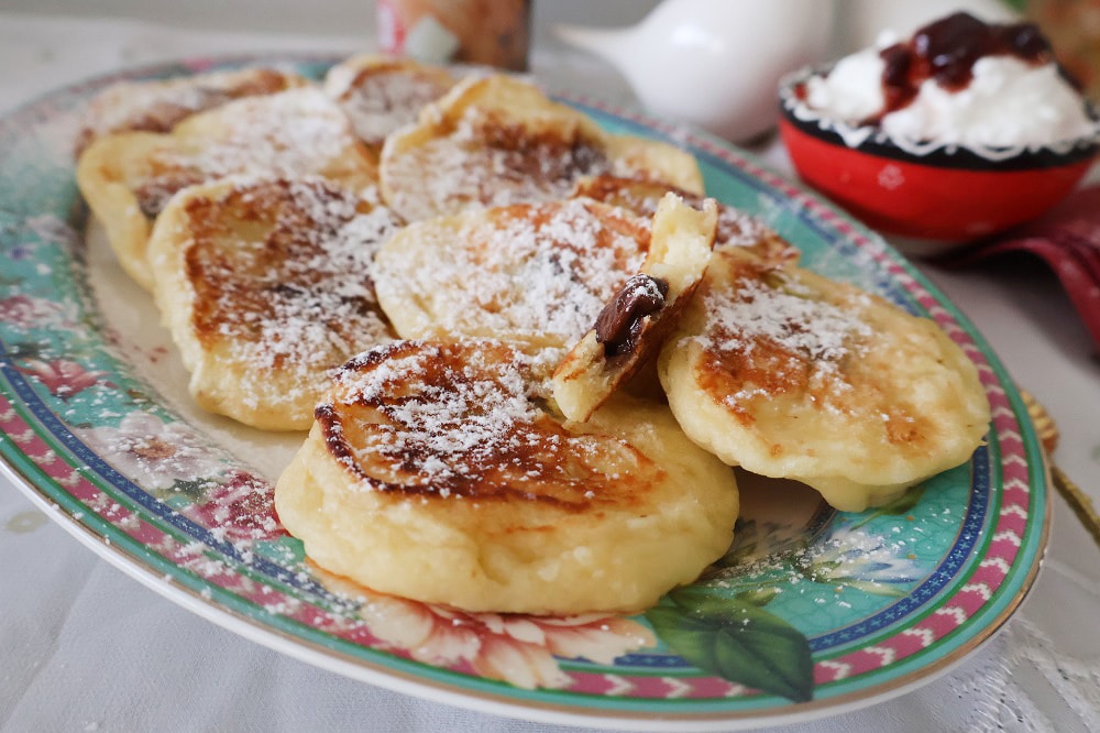לביבות גבינה ושוקולד על מחבת