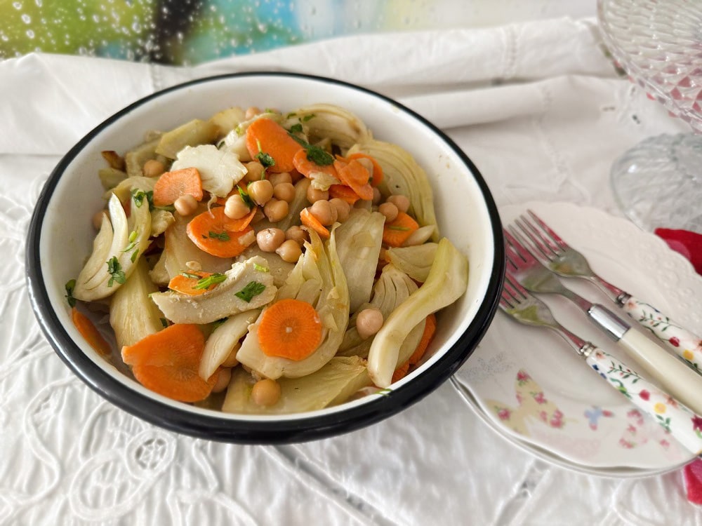 סלט חומוס ארטישוק ושומר