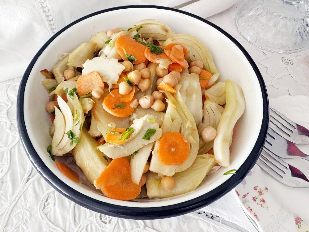 סלט חומוס ארטישוק ושומר