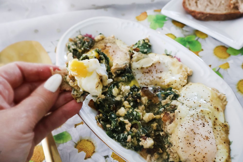 שקשוקה ירוקה עם תרד וגבינות