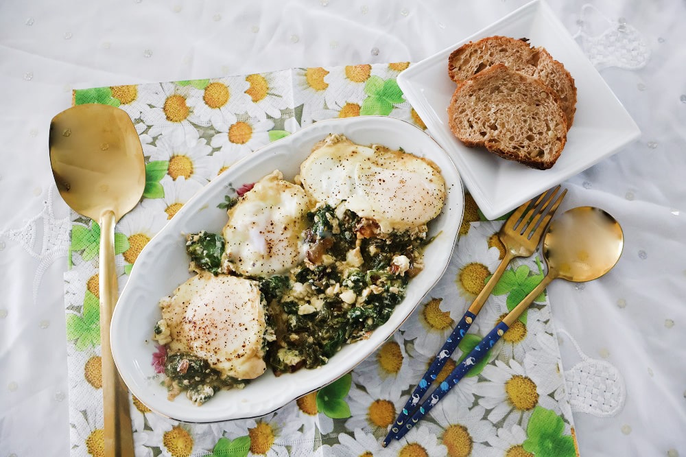שקשוקה ירוקה עם תרד וגבינות