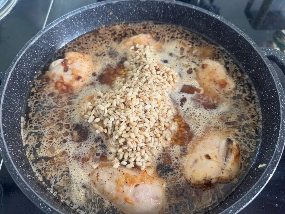 תבשיל עוף עם גריסים