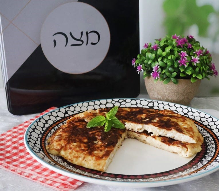 מצה בריי עם גבינות על מחבת