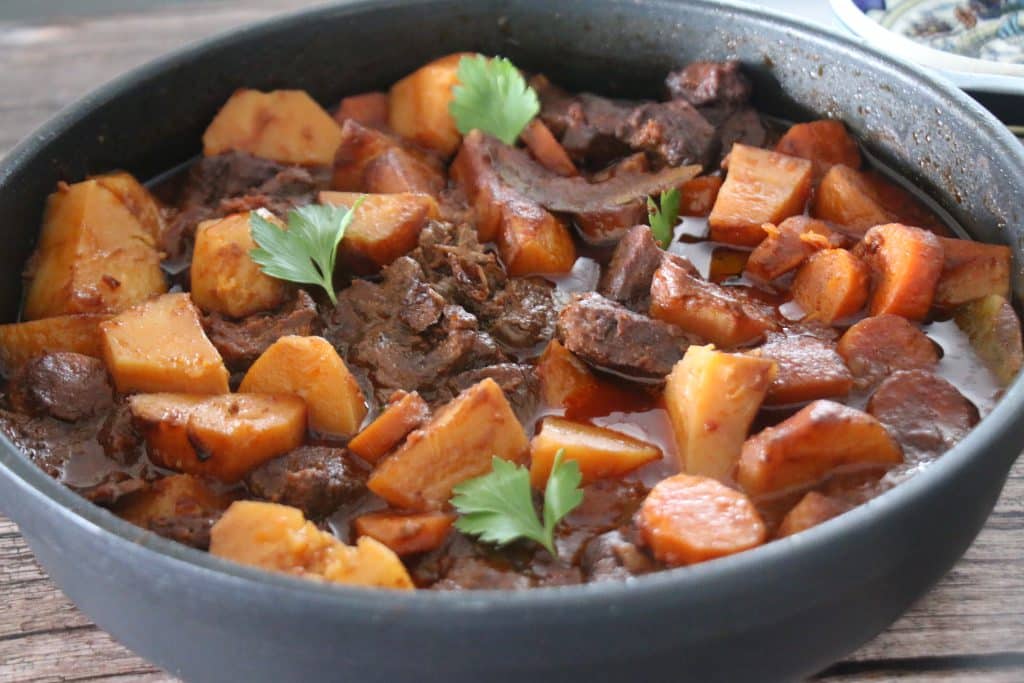 גולש ותפוחי אדמה לשולחן הפסח