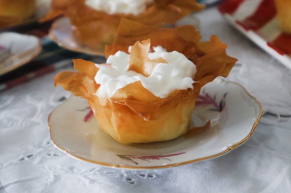 סלסלות פילו במילוי קרם וניל