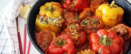 פלפל ממולא בבשר ואורז פלפל ממולא בבשר ואורז